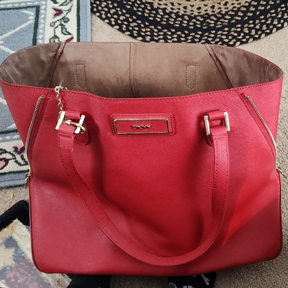 DKNY Like New Purse / Bag / Tote